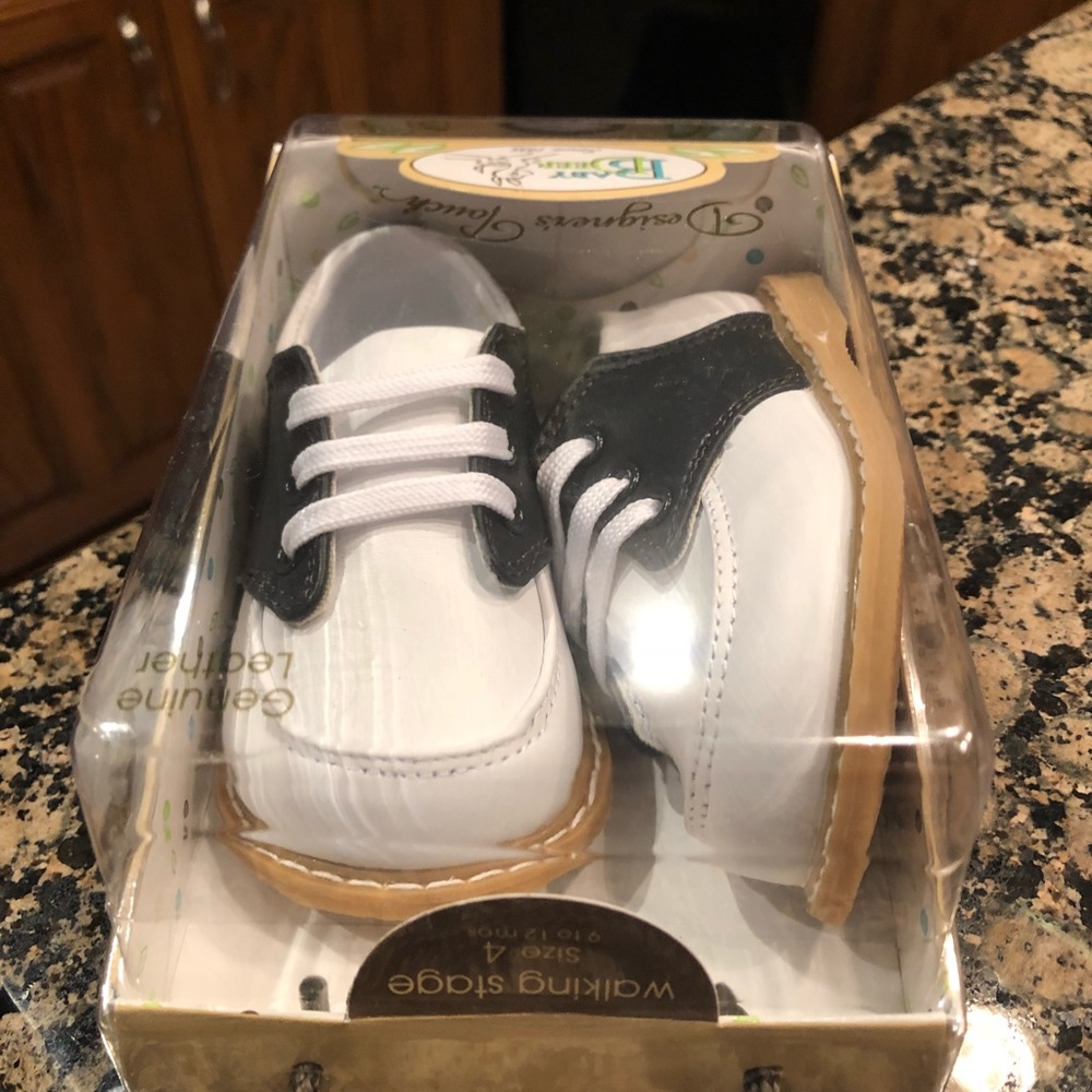 Baby deer saddle Connor shoe, size infant 4